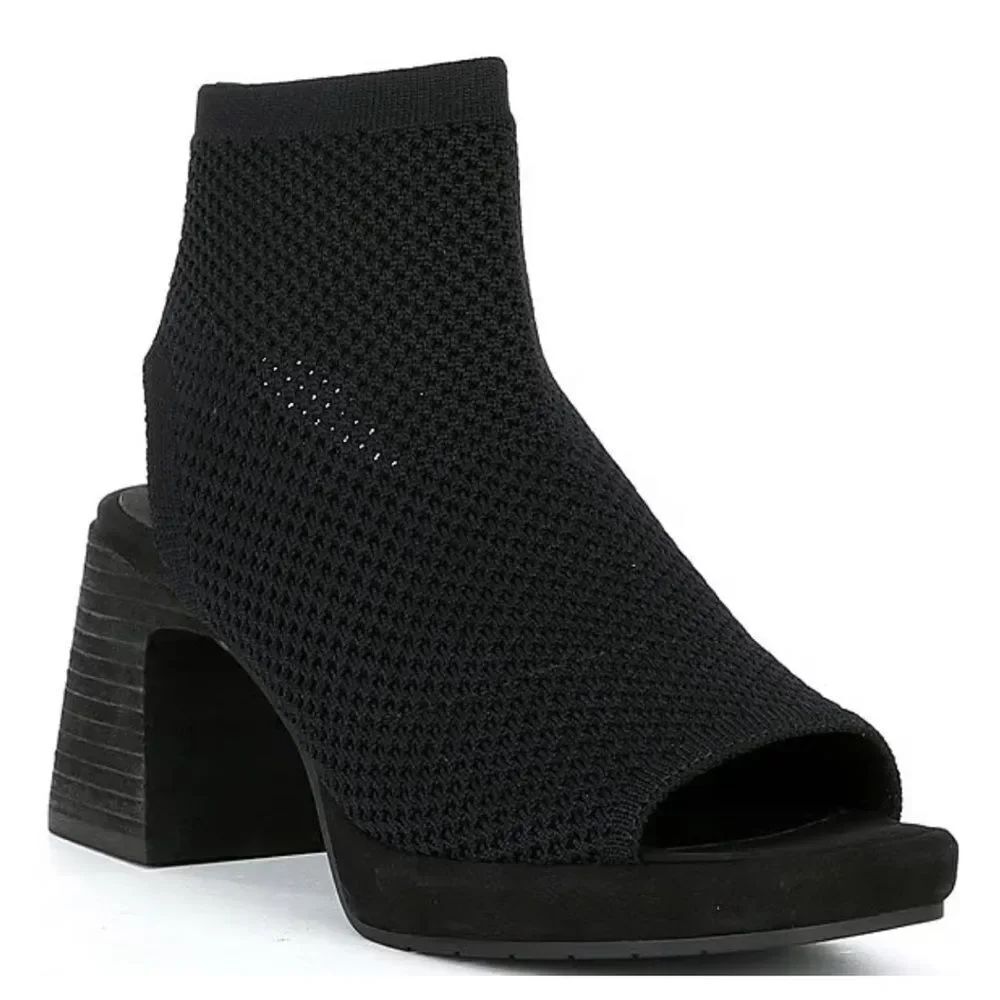 Eileen Fisher Gavis Cutout Bootie 8.5 Brand new in the box $210